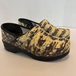 Dansko Professional Clogs Yellow Black‎ Snakeskin Women's 39 US Size 9 Nurse